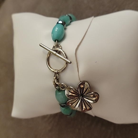 HANDMADE Light Green Gemstone Gunmetal Czech Glass Beaded Toggle Bracelet - Picture 3 of 6